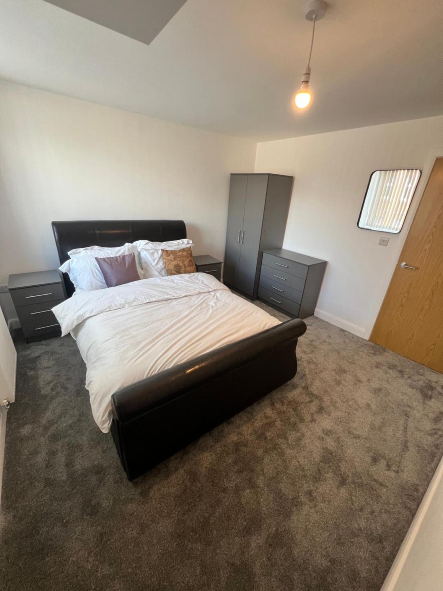 Flat 1 - Luxury Centre * Bolton